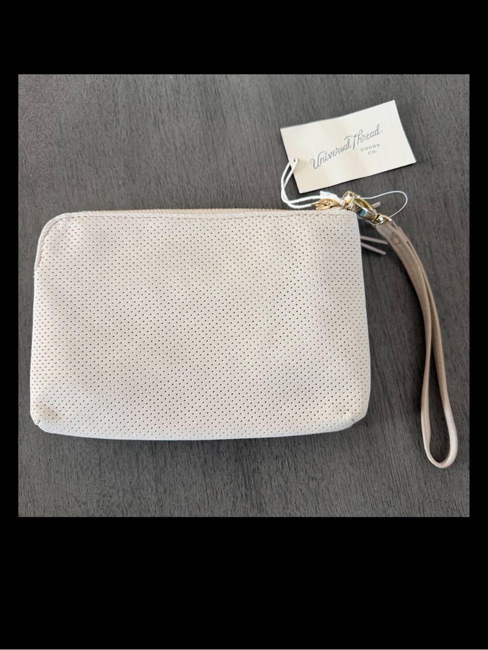 NWT: universal thread wristlet
